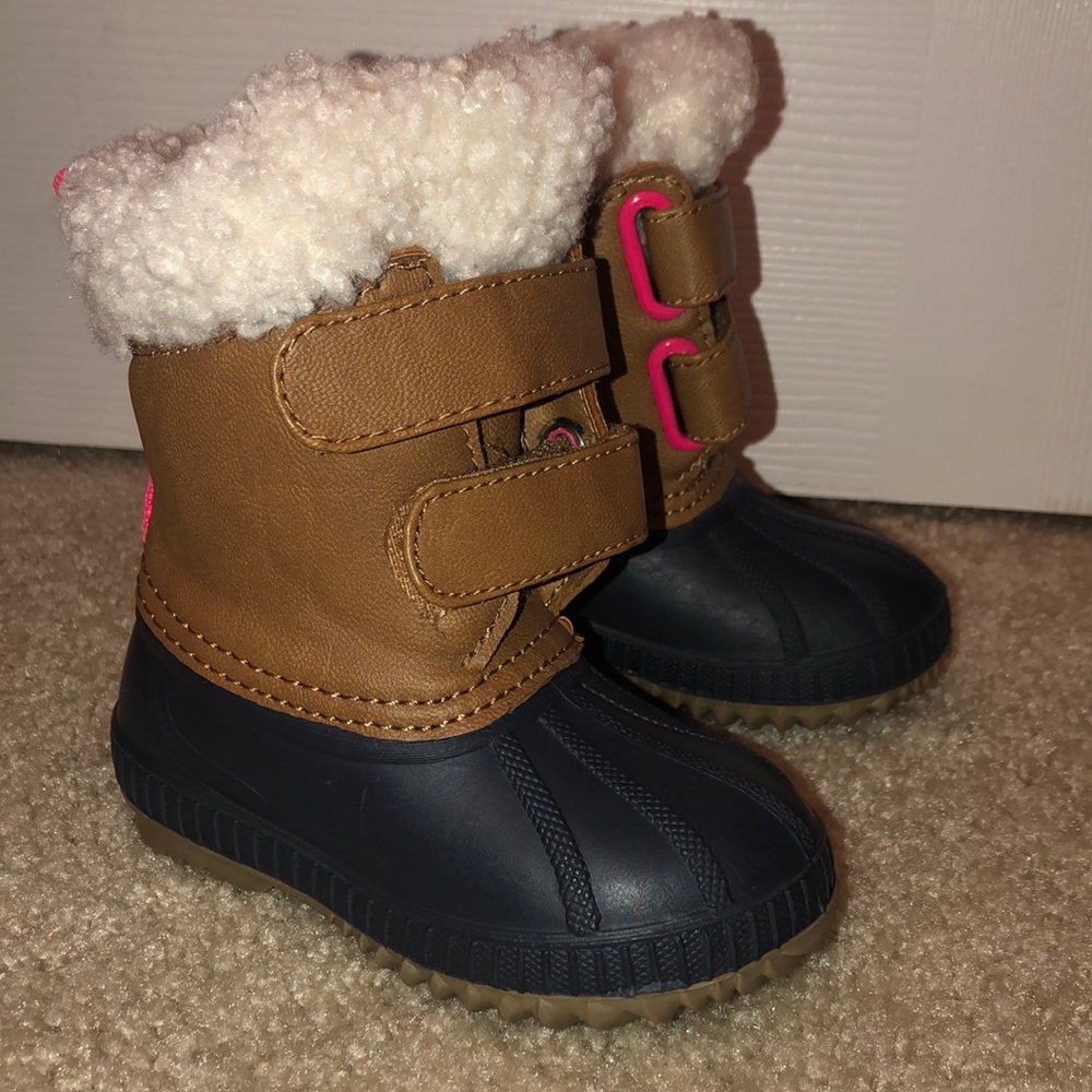 Baby gap snow boots